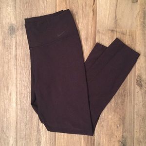Nike Leggings ankle length with built-in pocket